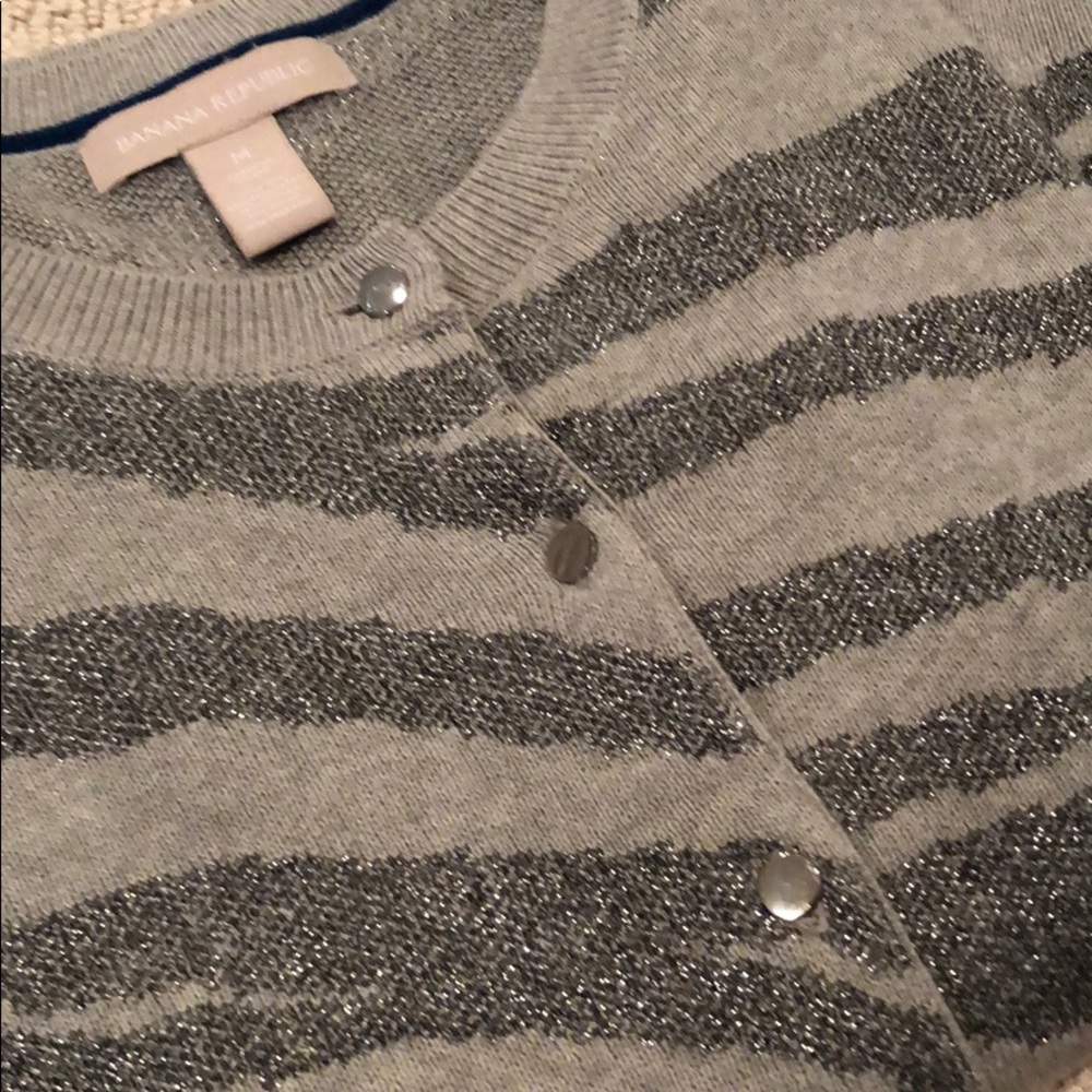 Like new! Banana republic Medium Gray sweater